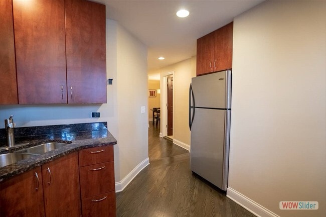 Photo - 2104 W Roscoe St Apartment