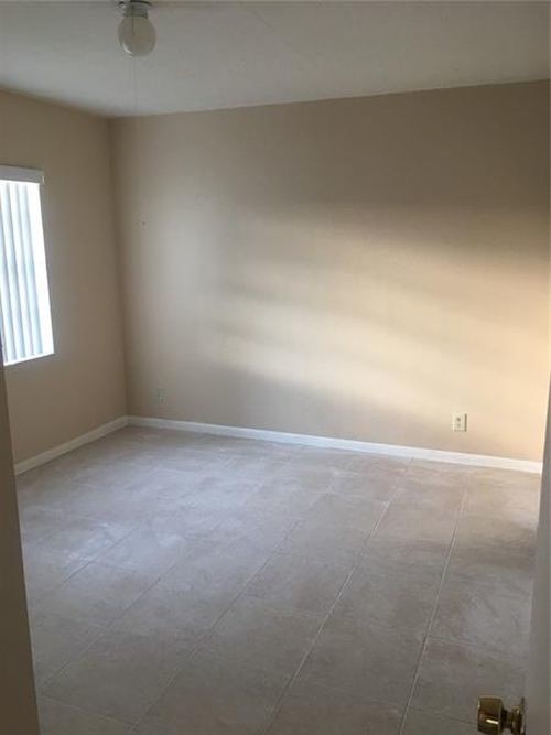 Building Photo - 817 Twin Lakes Dr