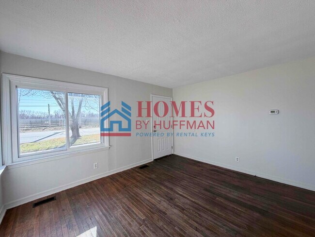 Building Photo - Two Bedroom House | Move in Ready