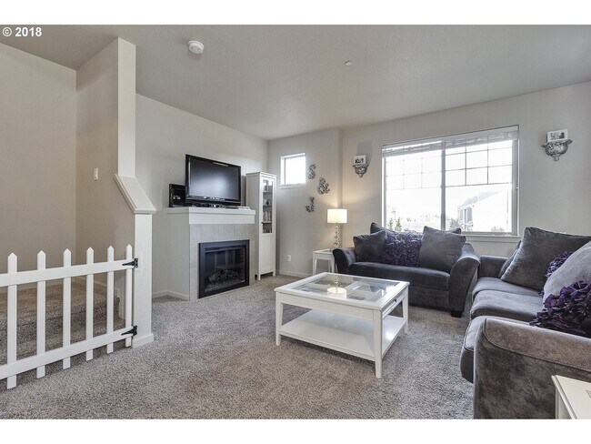 Foto del edificio - Wonderful 3 Bedroom + 2.5 Bath Townhome in...