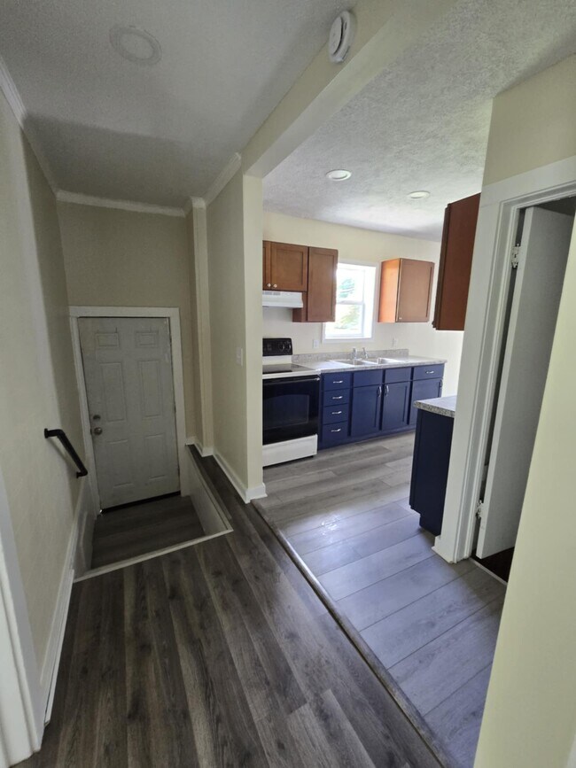 Side entry area to driveway - 826 Clayton St