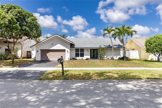 Foto del edificio - 2400 NW 103rd Ave