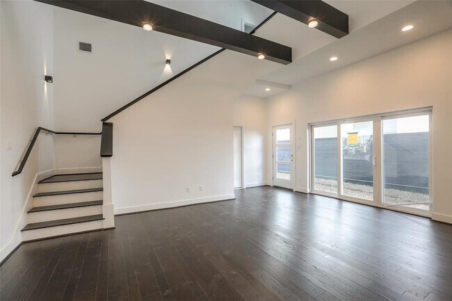 Building Photo - 7714 Jacquelyn Oaks Rd