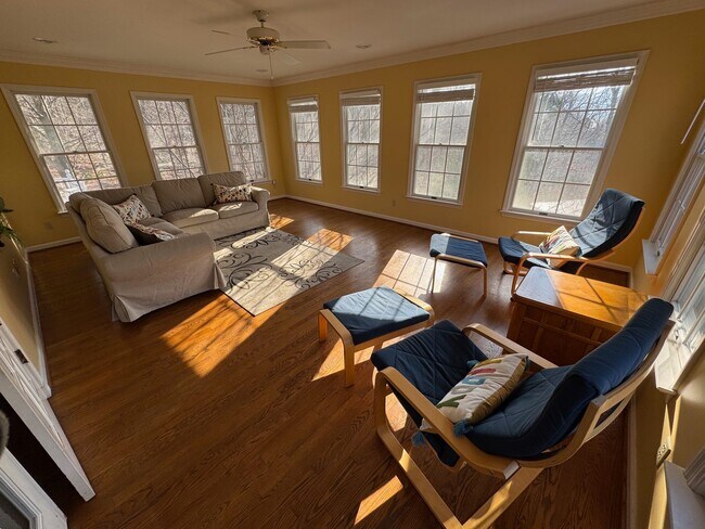 Building Photo - 141 Player Ct