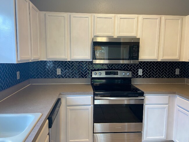 Building Photo - 350 Seville Pointe Ave