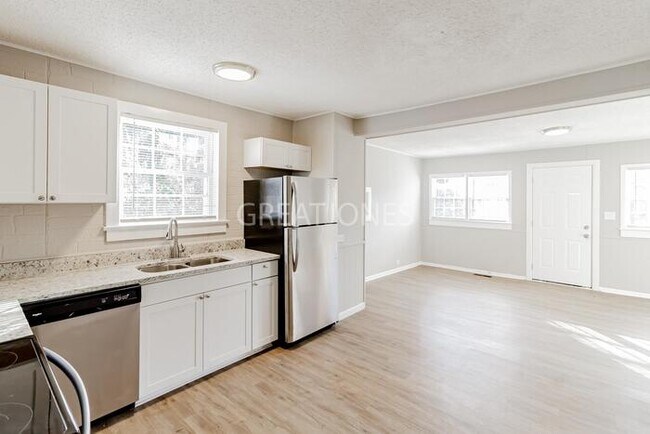 Building Photo - 413 Roebuck Dr