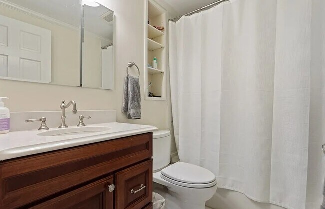 Foto del edificio - Comfortable Living in a Great Neighborhood