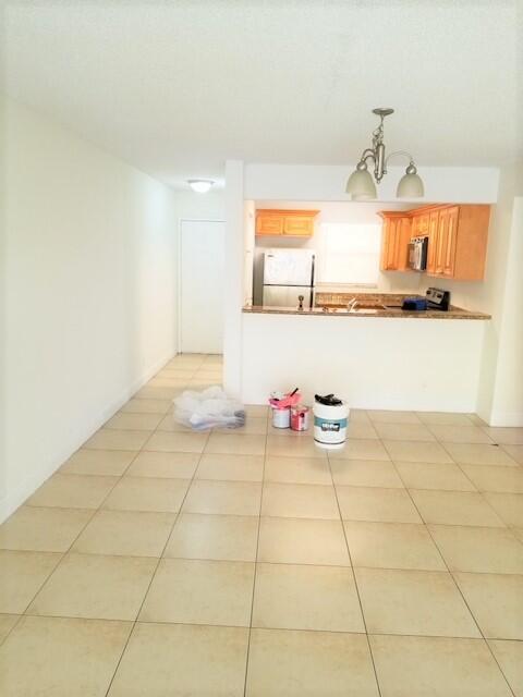 Building Photo - 1457 Lake Crystal Dr