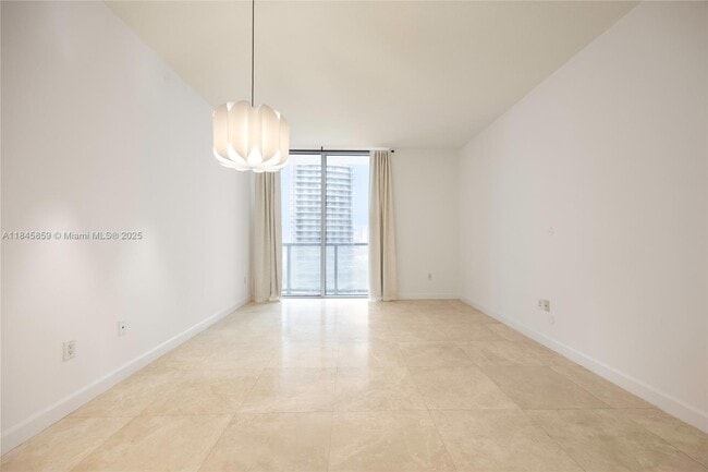 Building Photo - 1060 Brickell Ave