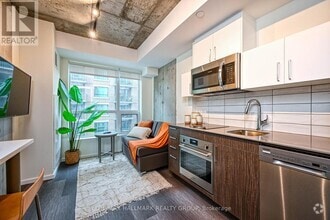Building Photo - 256-1256 Rideau St