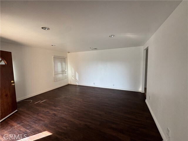 Foto del edificio - 3833 W 105th St