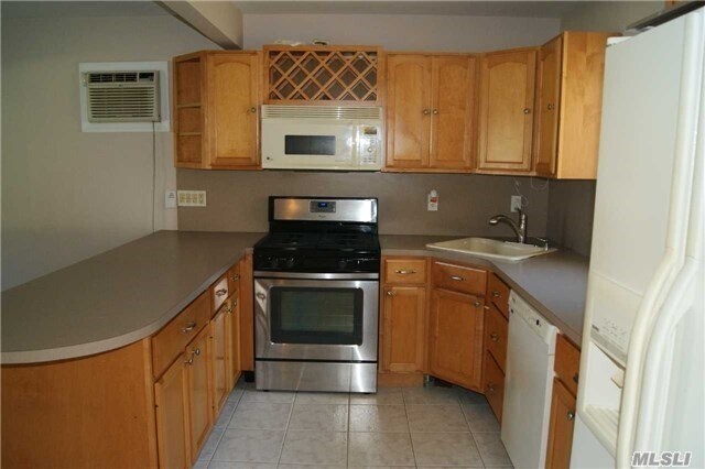 Building Photo - 1527 N Thompson Dr