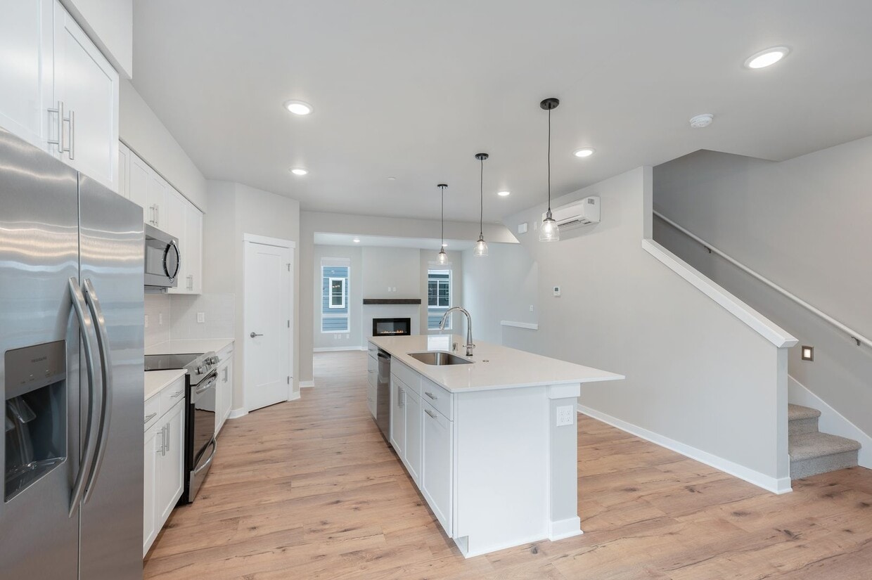 Modern Luxury in the Heart of Kenmore | 4B... - Modern Luxury in the Heart of Kenmore | 4B...