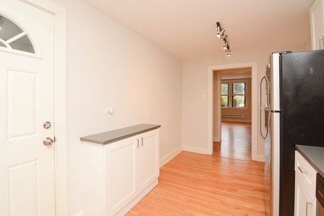 Foto del edificio - 2328 N Rockwell St