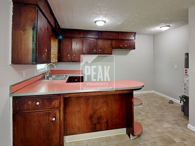 Foto del edificio - HOME FOR RENT IN ANDERSON