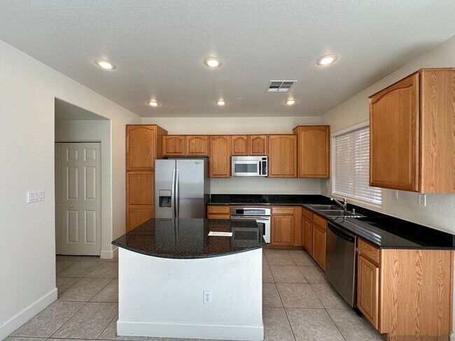 Building Photo - MAGNOLIA AT SUMMERLIN CENTRE