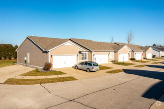 Woodland Creek Townhomes - Saginaw, MI photo'