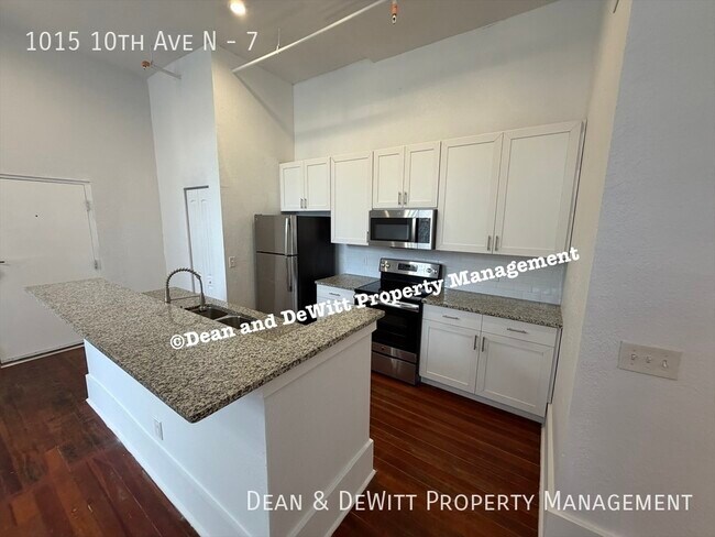 Foto del edificio - 1015 10th Ave N