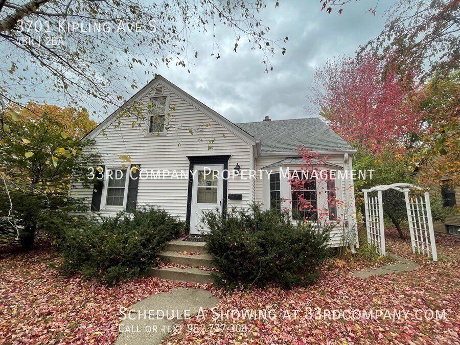 Primary Photo - Charming Cottage Style 4 Bedroom 2 Bath Ho...