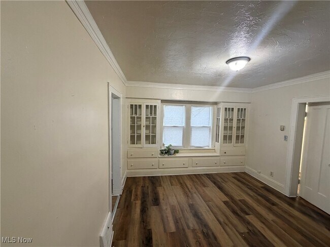 Building Photo - 924 Helmsdale Rd