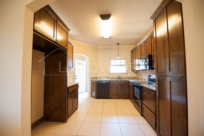 Foto del edificio - 3 bed 2 bath Beautiful Property