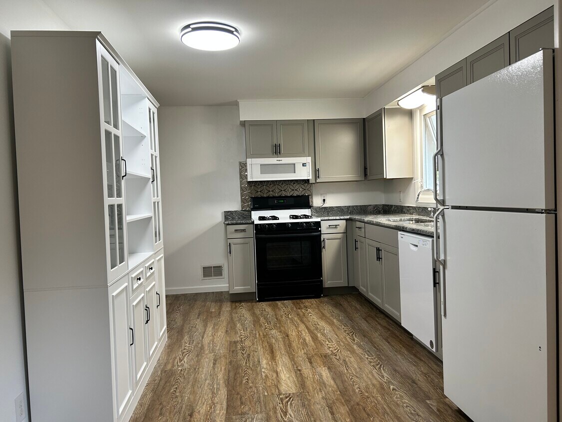 NEW KITCHEN GRANITE COUNTERS - 40 Masthead Way