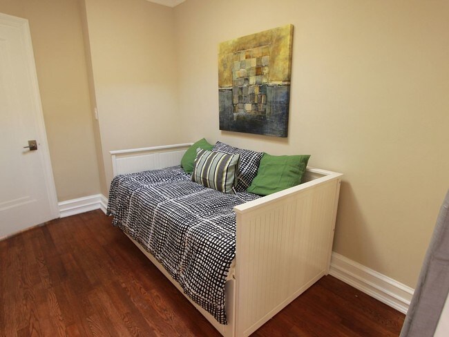 Foto del edificio - 2650 Woodley Pl NW