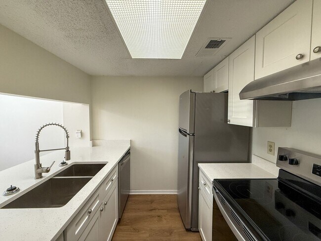 Foto del edificio - Completely remodeled 2 bedroom 1.5 bath to...