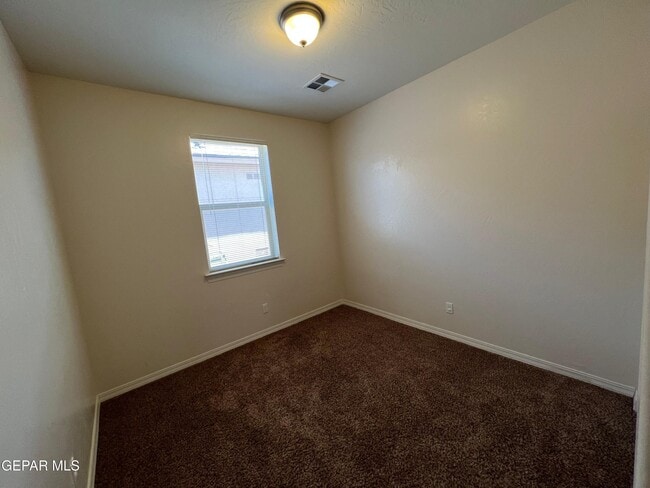 Building Photo - 147 N Manzanita Dr