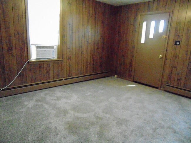Building Photo - 320 E Van Emmon St
