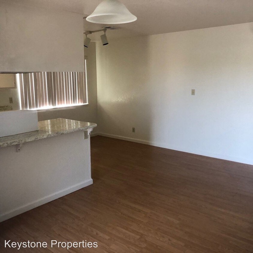 Building Photo - 2105 Chrysler Dr