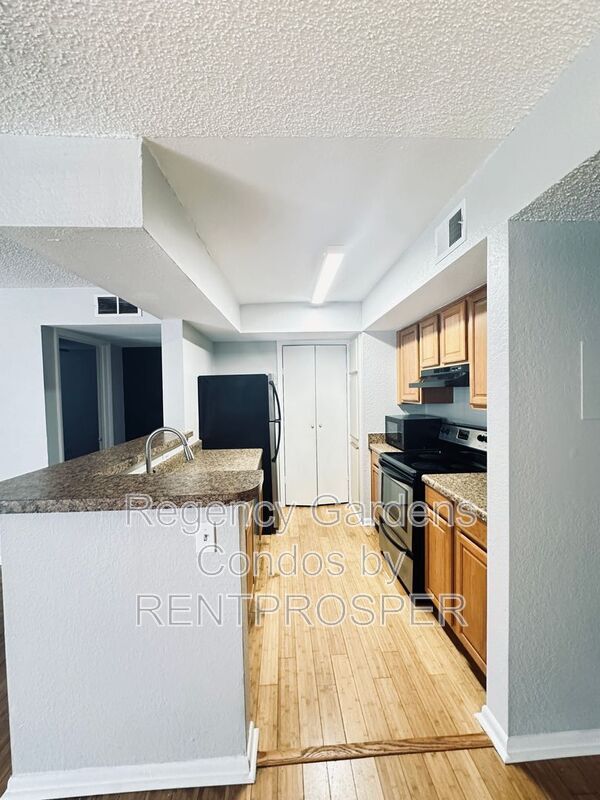 Building Photo - 4200 Thornbriar Ln