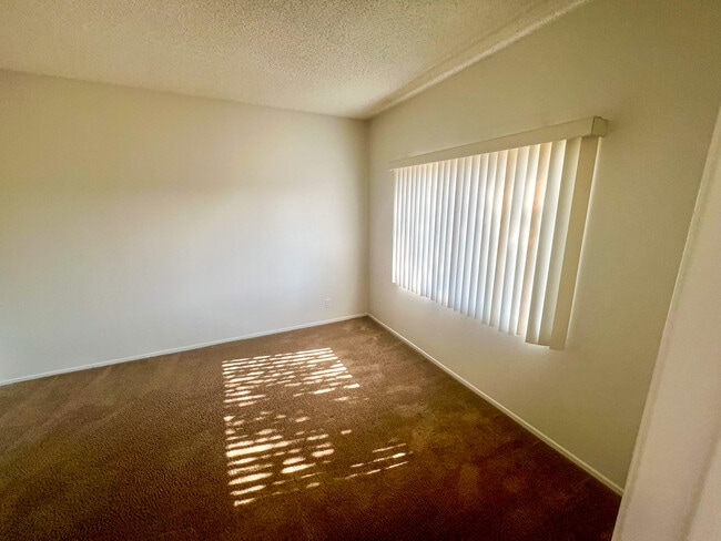 Building Photo - Crown Point Apartments