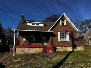 Building Photo - 2915 Glenmeade Dr