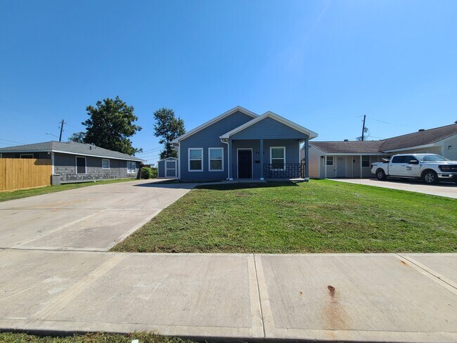 Foto del edificio - 3151 Roe Dr