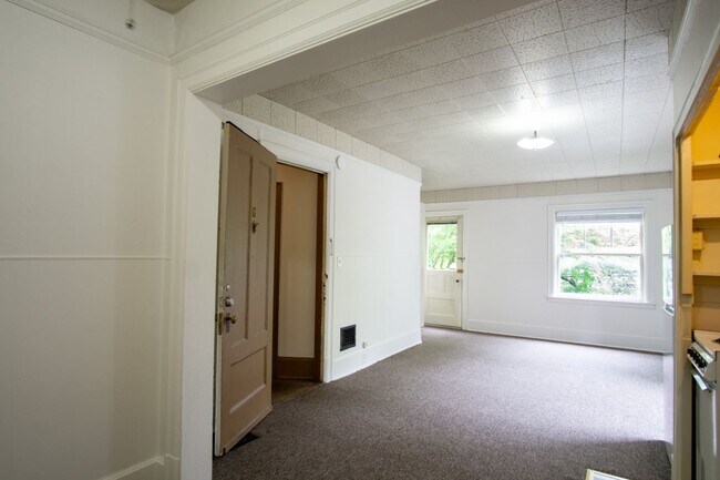 Foto del edificio - Top Floor Corner Flat in GORGEOUS 1886 Nob...