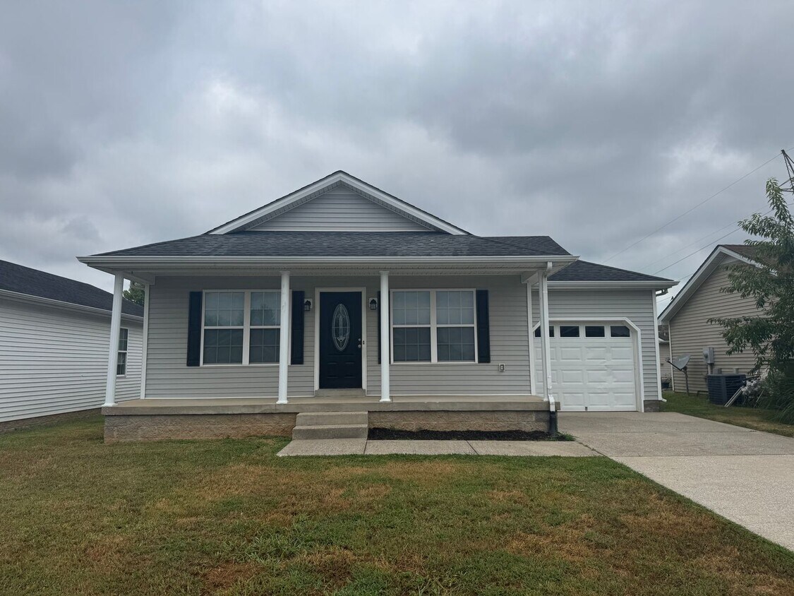 Primary Photo - Spacious 3 bedroom, two bathroom home clos...