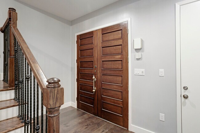 Foto del edificio - 1928 Stoney Brook Dr