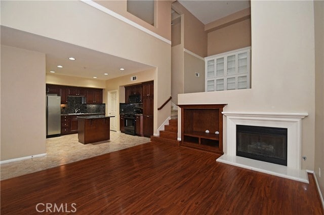 Building Photo - 88 Stepping Stone