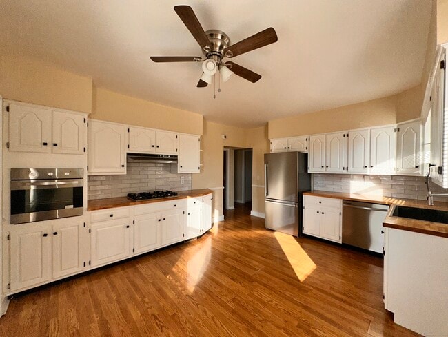 Foto del edificio - 34 N Spring St