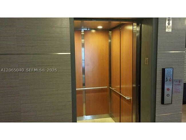 Building Photo - 1605 Bay 403 Bay