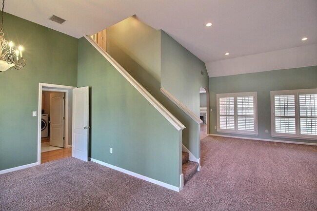 Building Photo - 1325 Rain Hollow Cir E