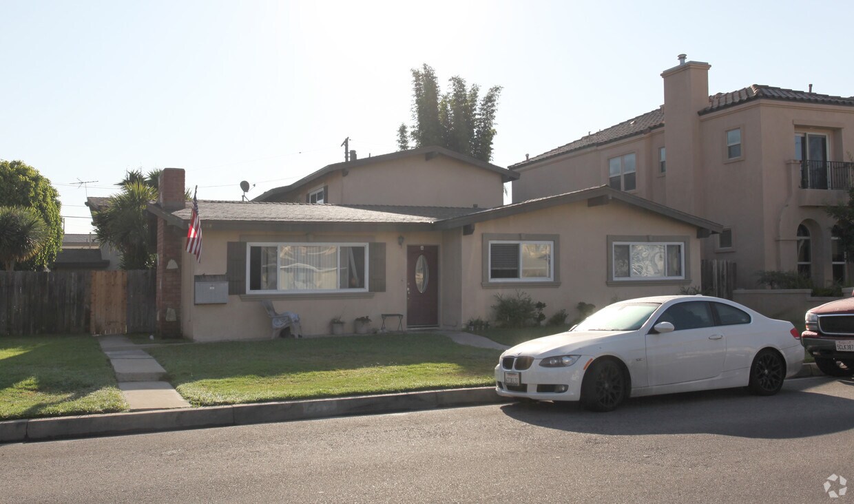 Foto principal - 1208 Huntington St