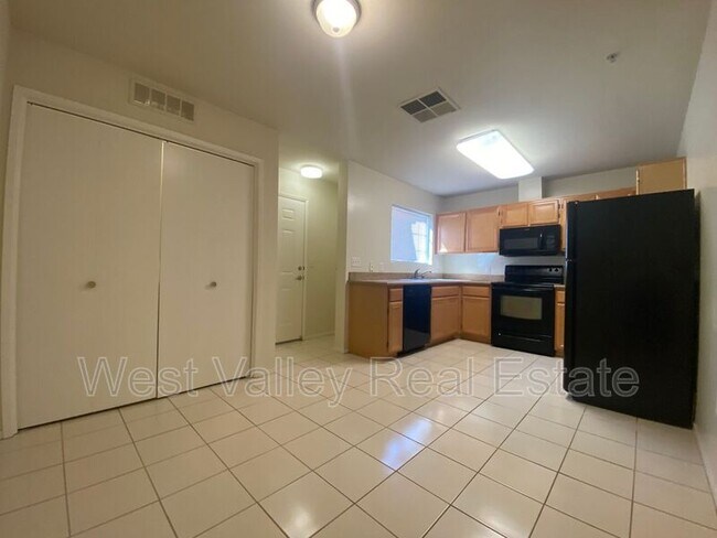 Building Photo - 600 Hosking Ave