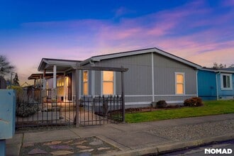 Building Photo - 1325 Bramblewood Ln