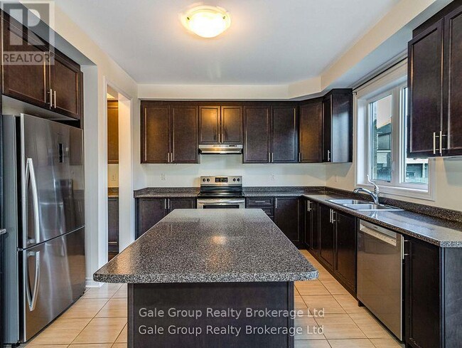 Building Photo - 200 Harcourt Cres