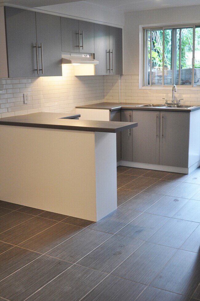 kitchen 2 - 7635 Av Querbes