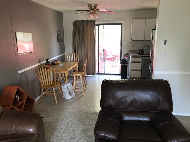 Foto del edificio - 1501 Cedarwood Dr