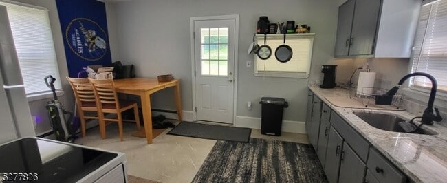 Building Photo - 552 NJ-23