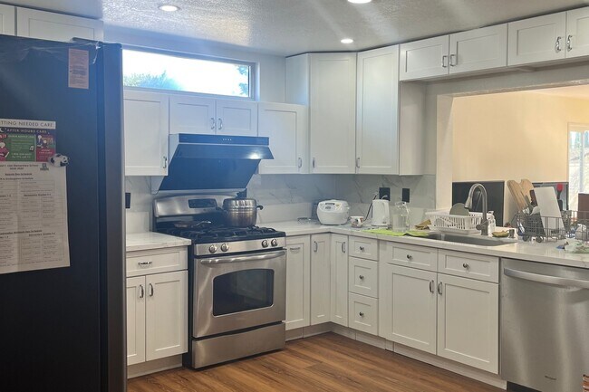 Foto del edificio - 14823 Maywood Dr
